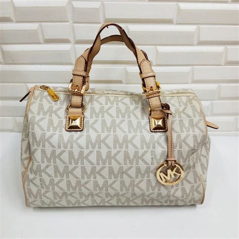 michael kors replica bags uk|Michael Kors sale bags clearance.